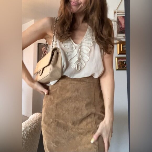 Elegant Cream Sleeveless Top - Picture 2 of 8